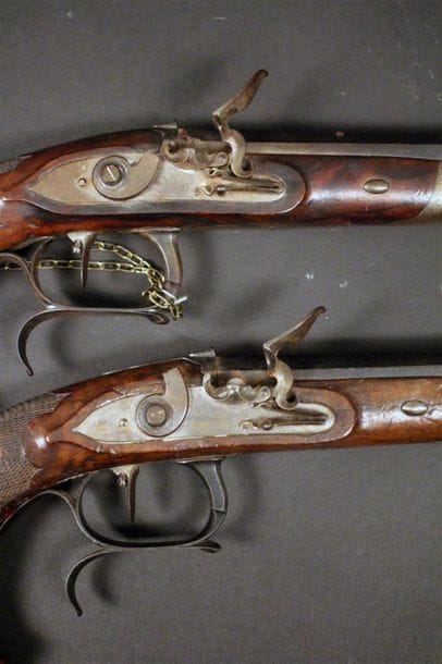 Belle paire de pistolets d'officier premier...