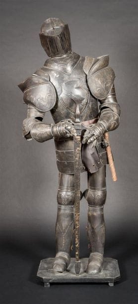 Armure moderne de chevalier en métal. 
H...