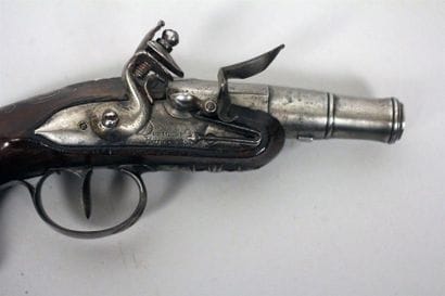Petit pistolet de voyage mi-XVIIIe à balle...