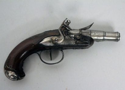 Petit pistolet de voyage mi-XVIIIe à balle...
