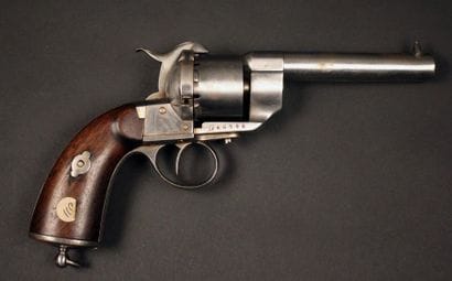 Gros Revolver poli blanc en calibre 12mm...