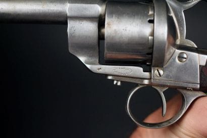 Gros Revolver poli blanc en calibre 12mm...