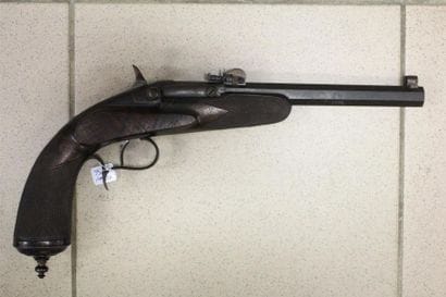 Grand pistolet de tir mono coup calibre 22L.R....