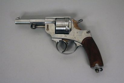 Revolver 1873 n F70965 de la série 1875 Revolver...