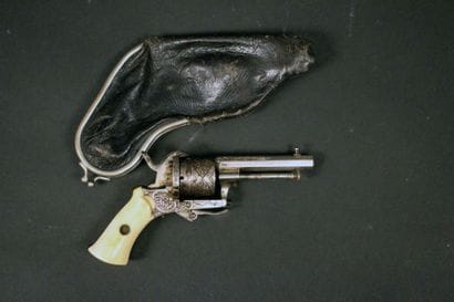 Joli petit revolver système Lefaucheux calibre...
