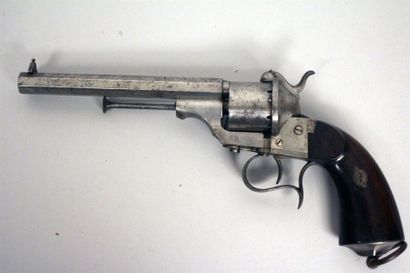 Grand revolver Lefaucheux calibre 12mm à...