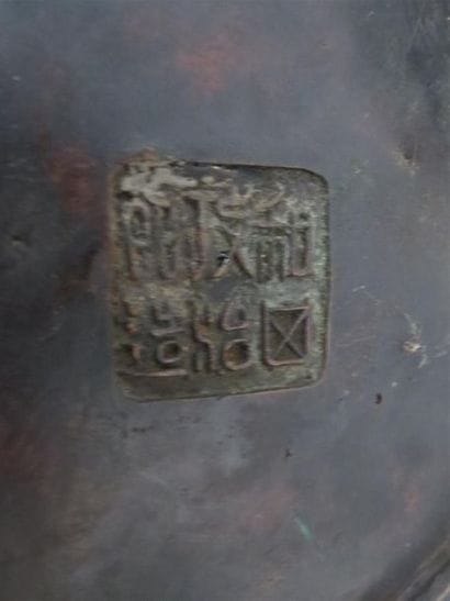 Brûle-parfum en bronze champlevé. 
Japon,...
