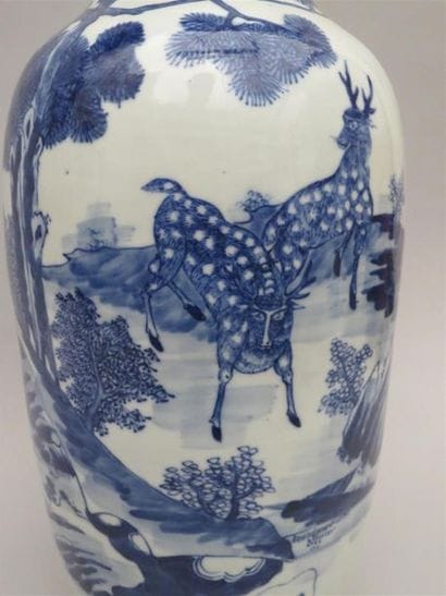 Vase balustre en porcelaine blanche à découverte...