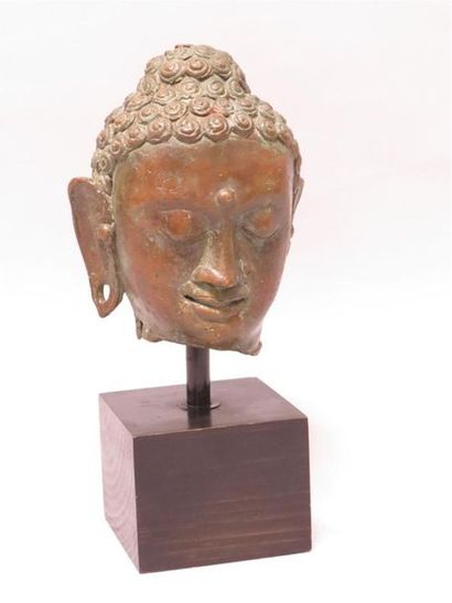 Tête Bouddha en bronze. XXème
H : 18 cm