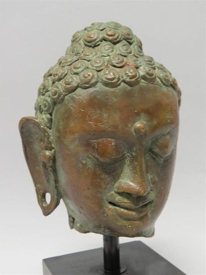 Tête Bouddha en bronze. XXème
H : 18 cm