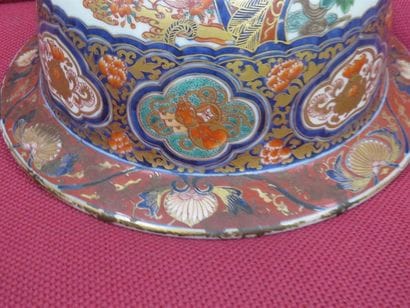 Important vase balustre couvert de forme...