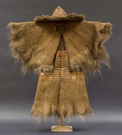 Costume et coiffe en feuille de riz (accidents...