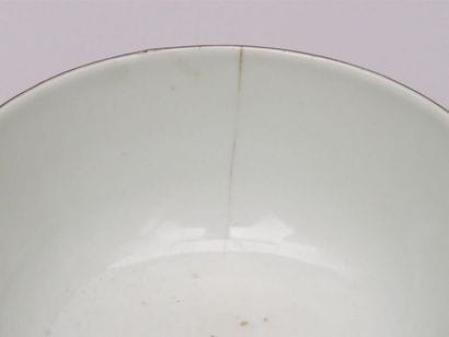 Bol en porcelaine blanc-bleu à décor d'arbres...