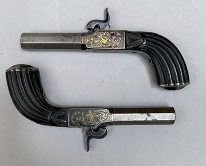 Paire de pistolets à coffre et à percussion...
