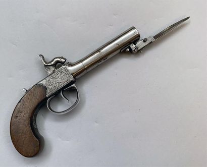 Pistolet à coffre et percussion marqué 