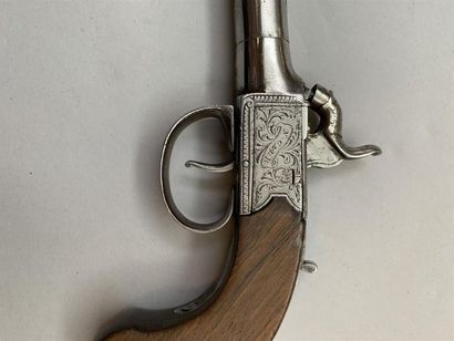 Pistolet à coffre et percussion marqué 