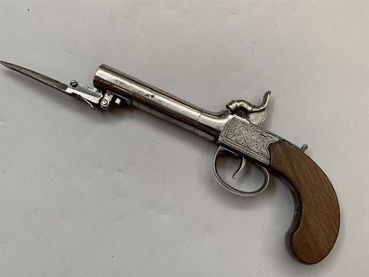 Pistolet à coffre et percussion marqué 