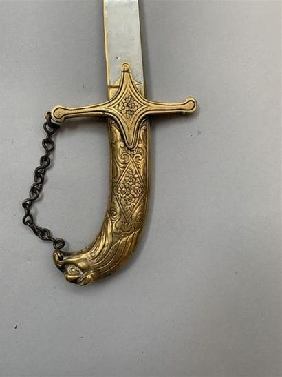Sabre à la mameluk, fusée en bronze monobloc...