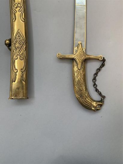 Sabre à la mameluk, fusée en bronze monobloc...