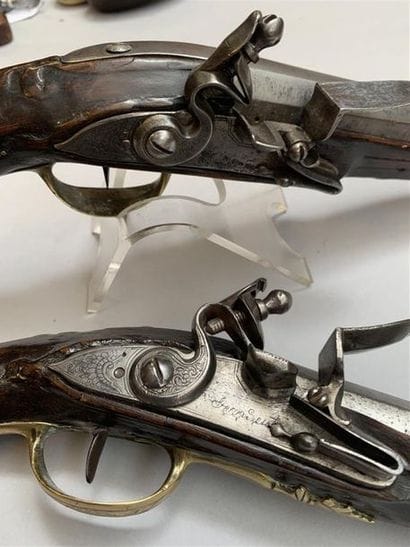 Paire de pistolets de demi-arçons à silex...