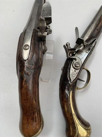 Paire de pistolets de demi-arçons à silex...