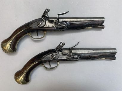 Paire de pistolets de demi-arçons à silex...