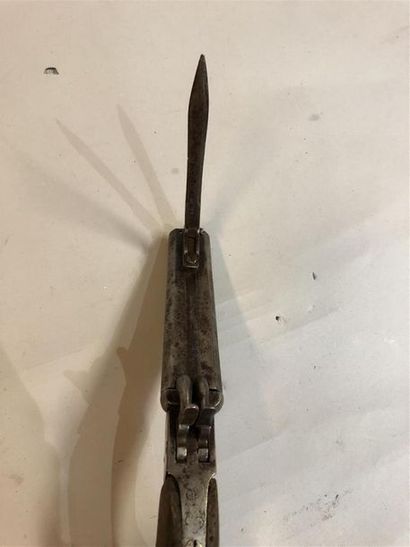 Lot de 3 armes de poing de défense (1 pistolet...