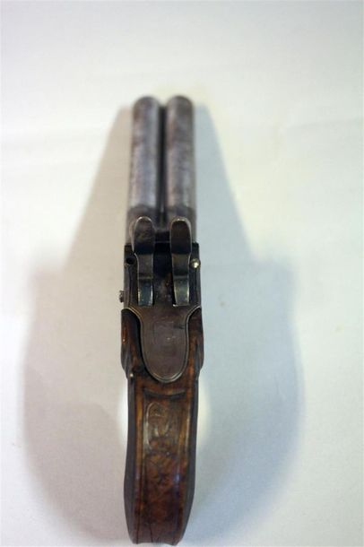 Pistolet à coffre et à percussion à deux...