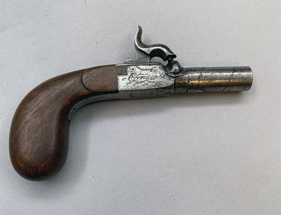 Pistolet à coffre et percussion par Cusson...