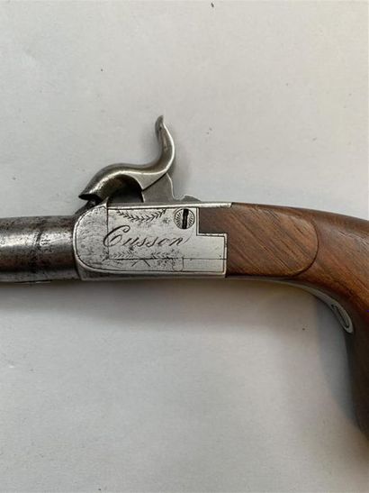 Pistolet à coffre et percussion par Cusson...