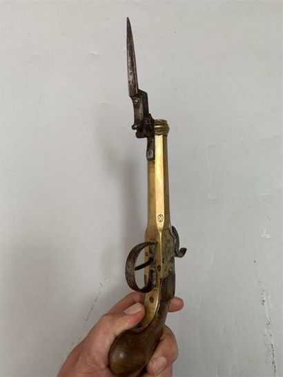 Pistolet de poche à percussion, à coffre...