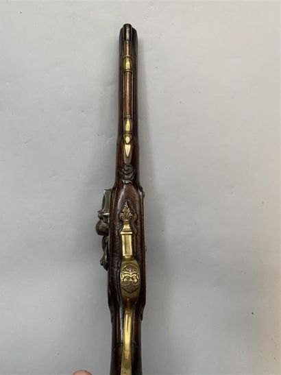 Grand pistolet à silex monté bronze, canon...