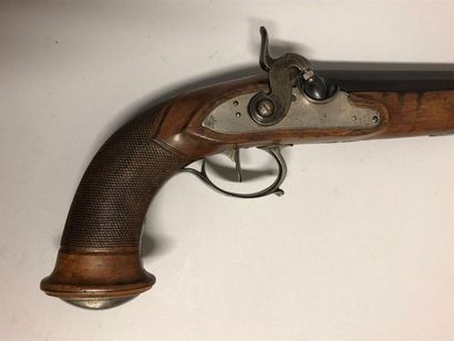 Grand pistolet à silex transformé à percussion....