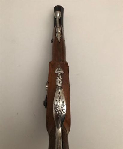 Grand pistolet à silex transformé à percussion....