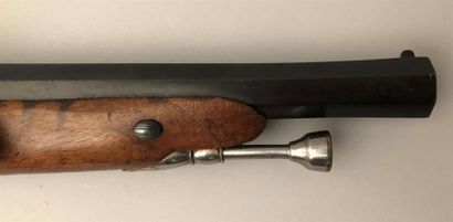 Grand pistolet à silex transformé à percussion....