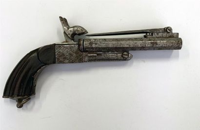 A RESTITUER Pistolet à coffre et percussion...