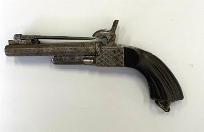 A RESTITUER Pistolet à coffre et percussion...