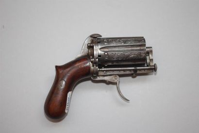 Curieux pistolet de voyage à coffre à silex...