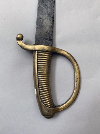 Lot composé de deux armes blanches : on y...