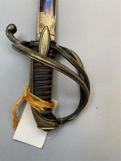 Très joli sabre à la chasseur au réglement...