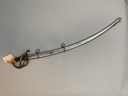 Très joli sabre à la chasseur au réglement...