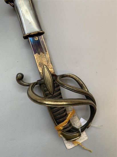 Très joli sabre à la chasseur au réglement...