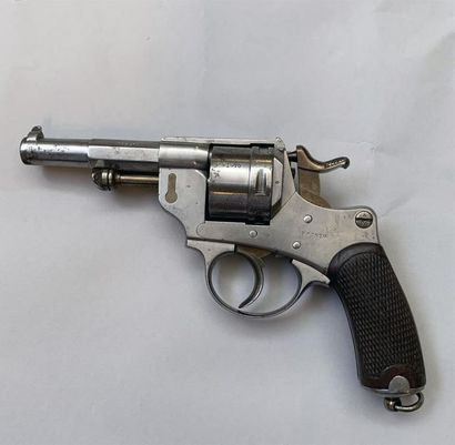 Revolver réglementaire français modèle 1873...