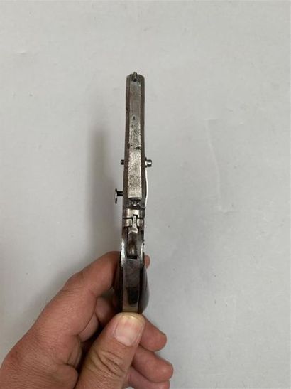 Pistolet Allemand de défense en calibre 6mm...