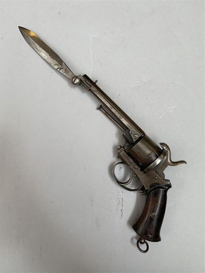 Revolver système Lefaucheux calibre 9mm à...
