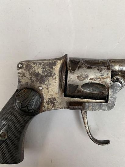 Revolver calibre 6,35 à système hammerless,...