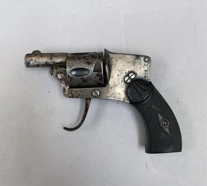 Revolver calibre 6,35 à système hammerless,...