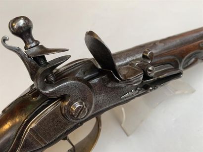 Long pistolet d'arçon à silex par Jean de...