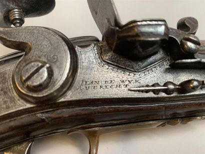 Long pistolet d'arçon à silex par Jean de...