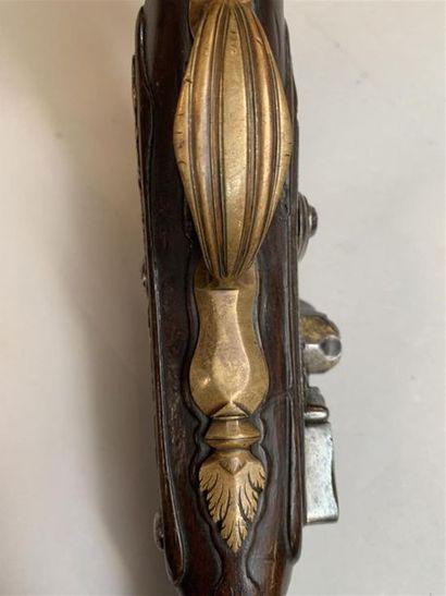 Long pistolet d'arçon à silex par Jean de...